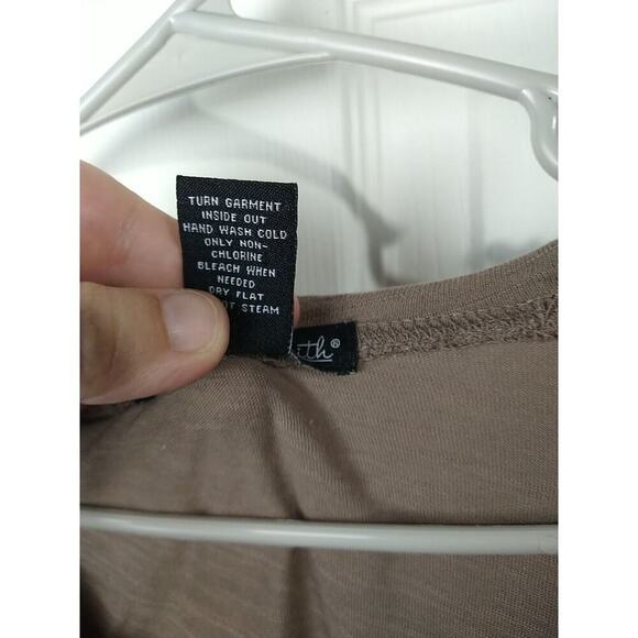 Willi Smith Brown Dolman Sleeve Silver Medallion Accent Tee. Size L - Picture 5 of 8